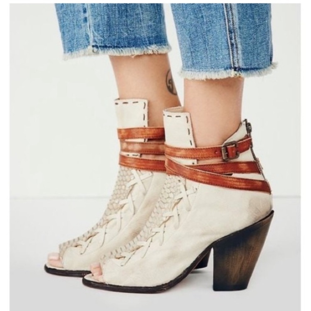 Free People Free Bird by Steven Eagle Heels Size 8 Cream Leather Ankle Heels